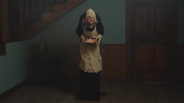 FUN3277 5ft Animated Greeter Old Lady Hag